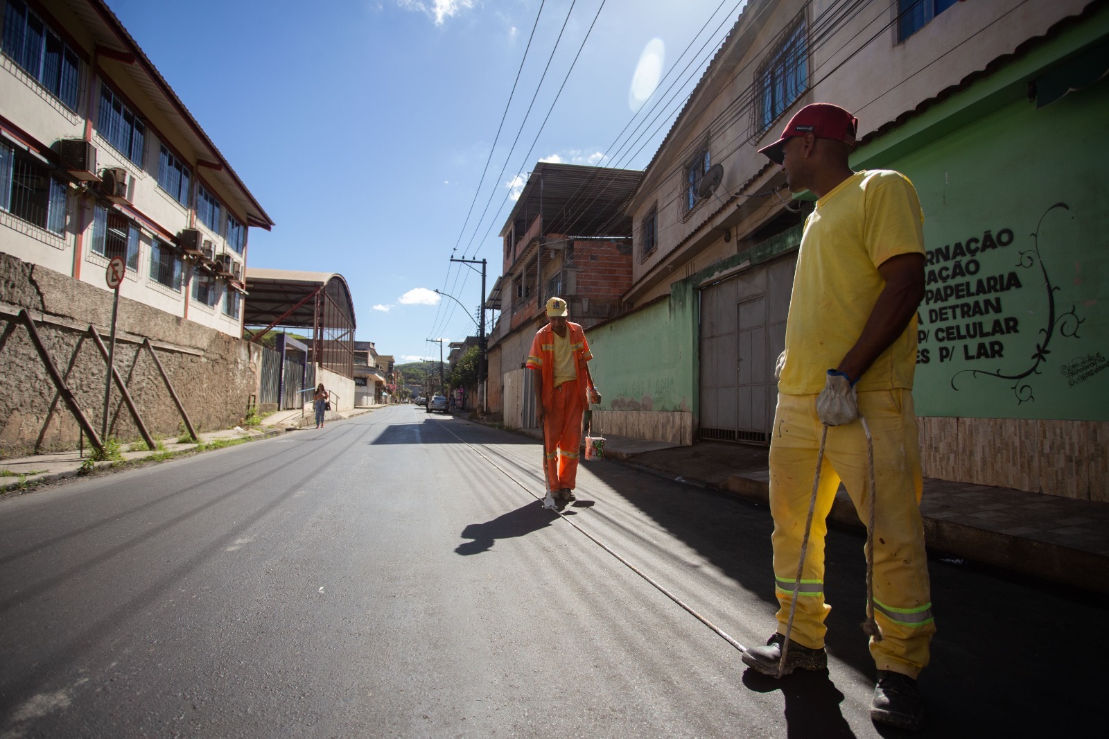 Prefeitura conclui novo asfaltamento da principal via do bairro Açude, em Volta Redonda