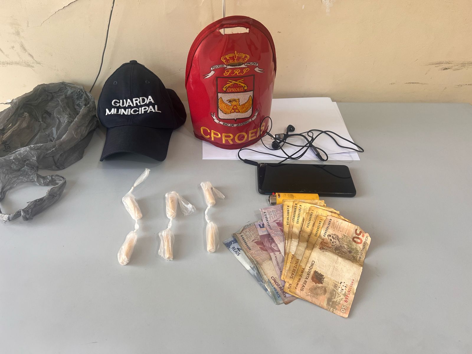 Volta Redonda: Sistema Integrado de Segurança apreende 450 sacolés de cocaína, crack e maconha
